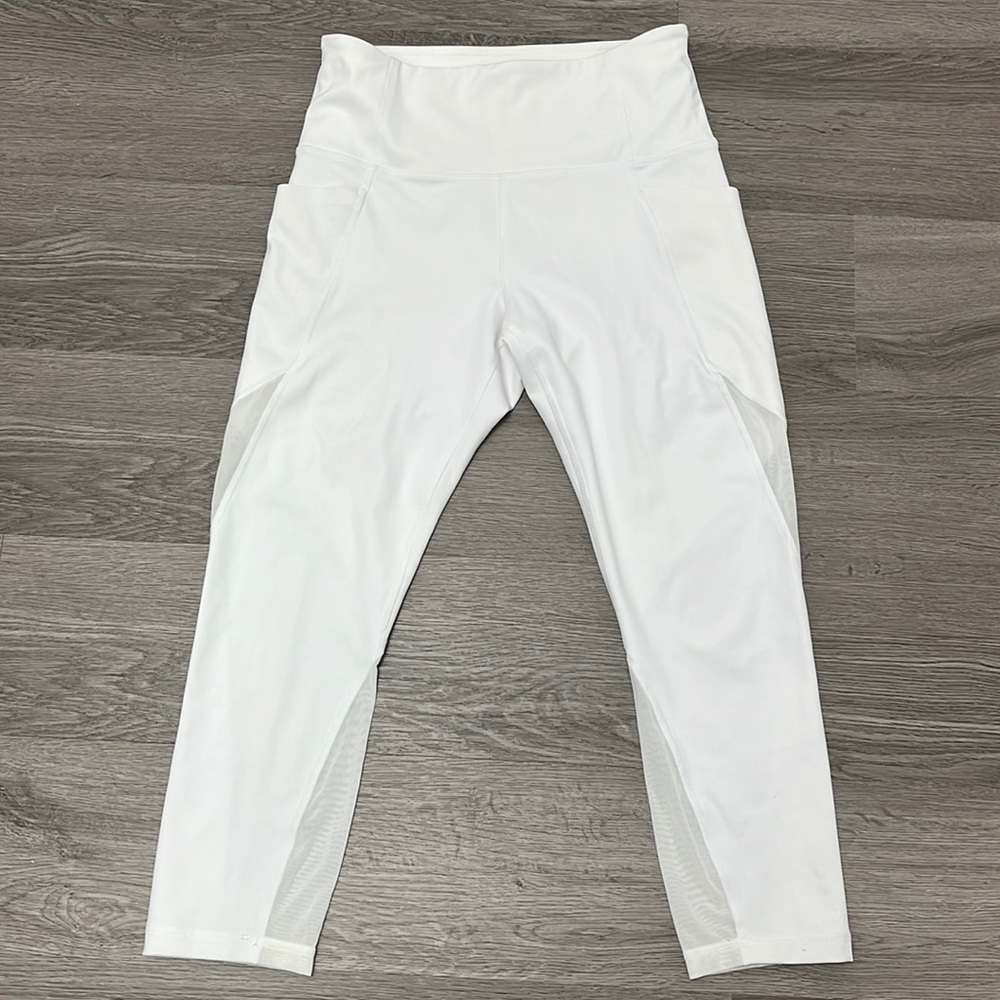 Athleta Women’s White Capri Mesh Leggings- size small